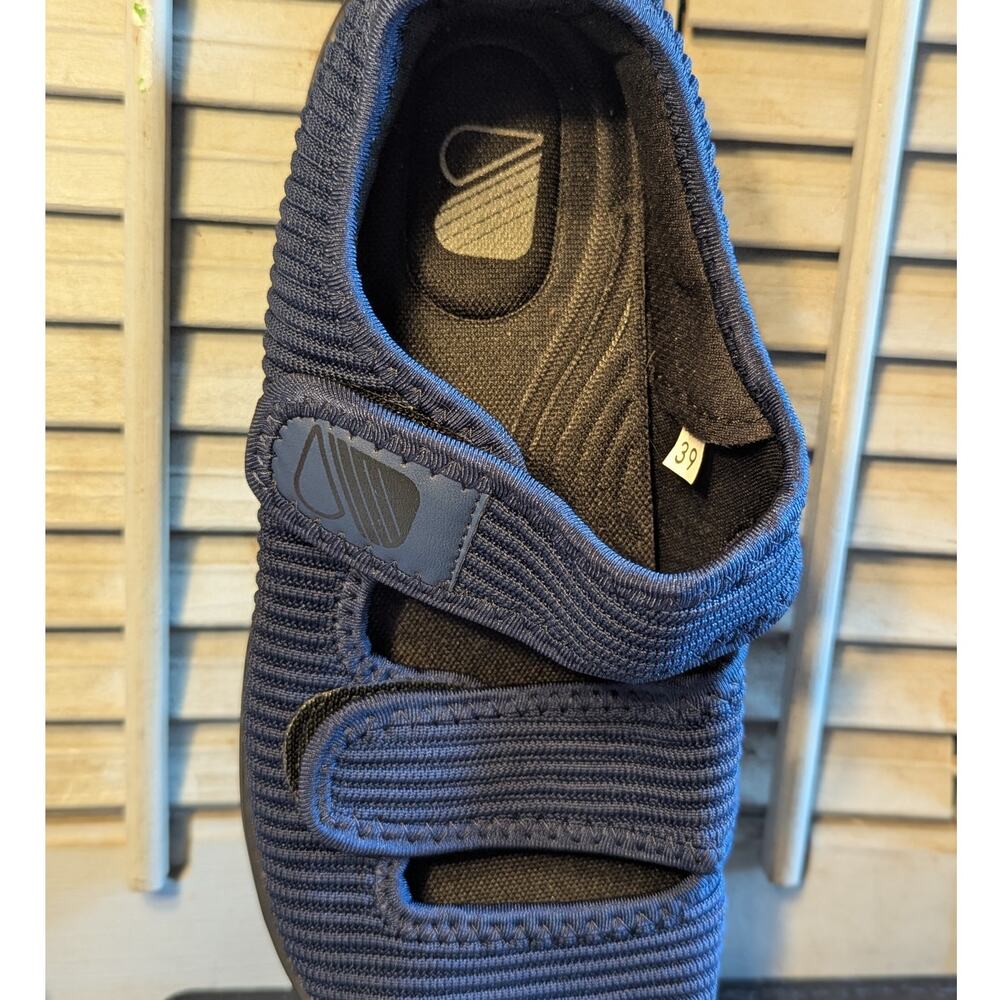 Barerun Women's Size 39 wide adjustable comfort walking shoe